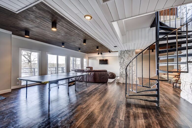 Stylish Lakeside Haven Near Nashville - Old Hickory, Tennessee