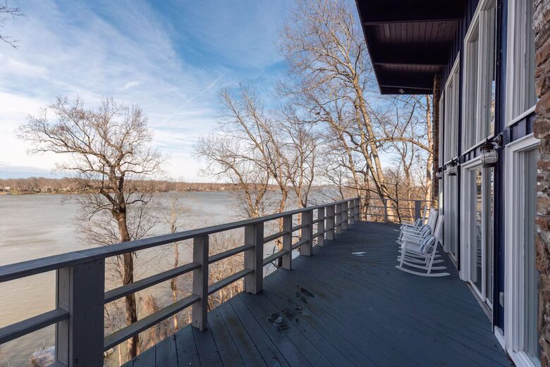 Stylish Lakeside Haven Near Nashville - Old Hickory, Tennessee