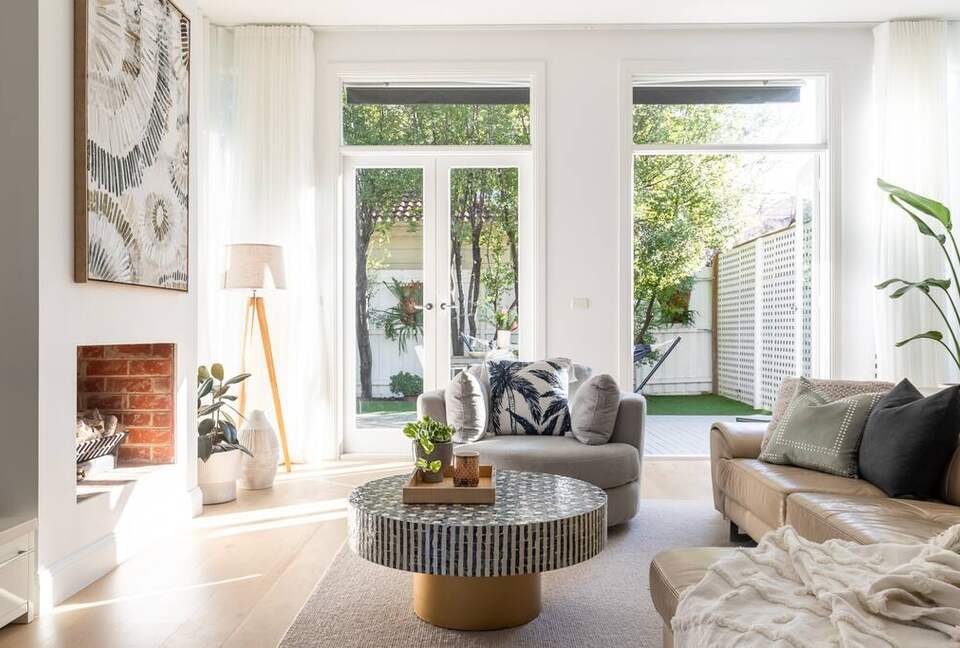 Designer Living Steps from Chapel Street - South Yarra, Australia