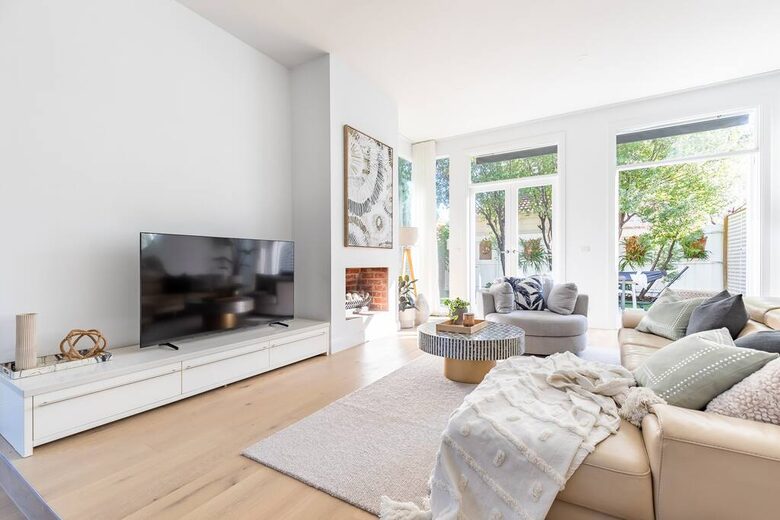 Designer Living Steps from Chapel Street - South Yarra, Australia