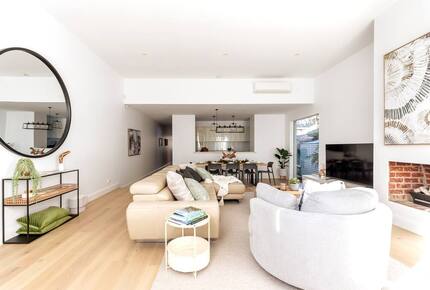 Designer Living Steps from Chapel Street - South Yarra, Australia
