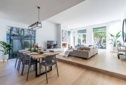 Designer Living Steps from Chapel Street - South Yarra, Australia