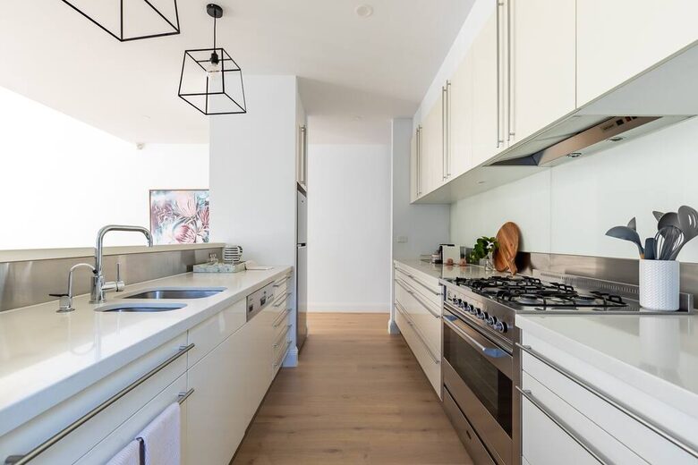 Designer Living Steps from Chapel Street - South Yarra, Australia