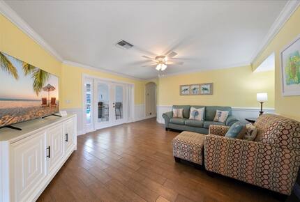 Serene Escape with Bay Views and Private Pool - Marco Island, Florida