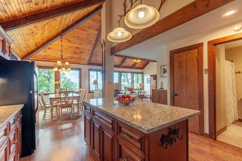 Three Ridges View Cabin - Wintergreen Resort, Virginia