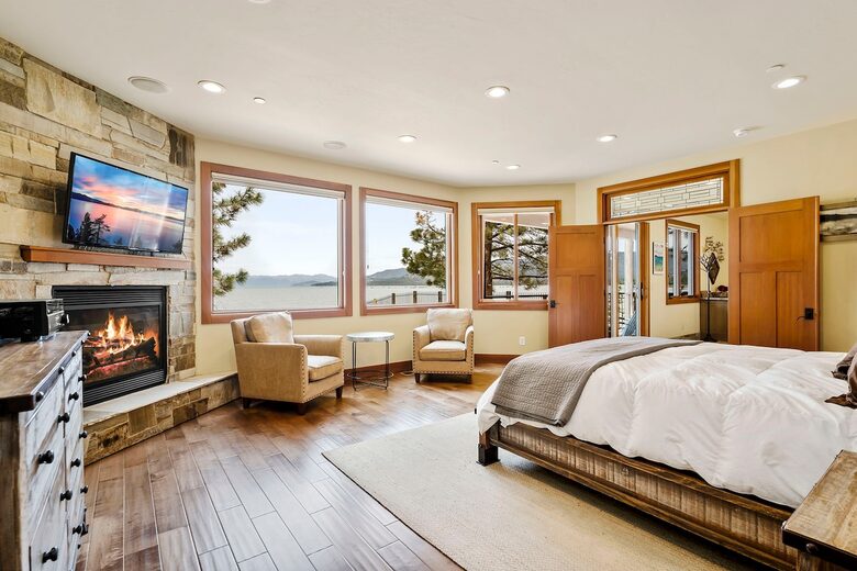 Heavenly Views & Beachfront Bliss in South Lake Tahoe - South Lake Tahoe, California