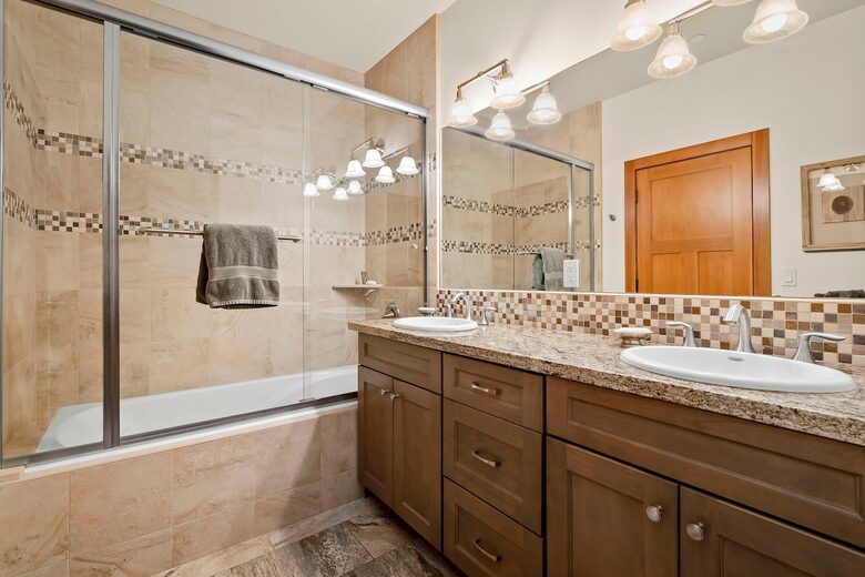 Heavenly Views & Beachfront Bliss in South Lake Tahoe - South Lake Tahoe, California