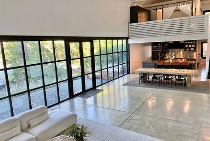 Vineyard Views and Architectural Elegance in Napa Valley - St. Helena, California
