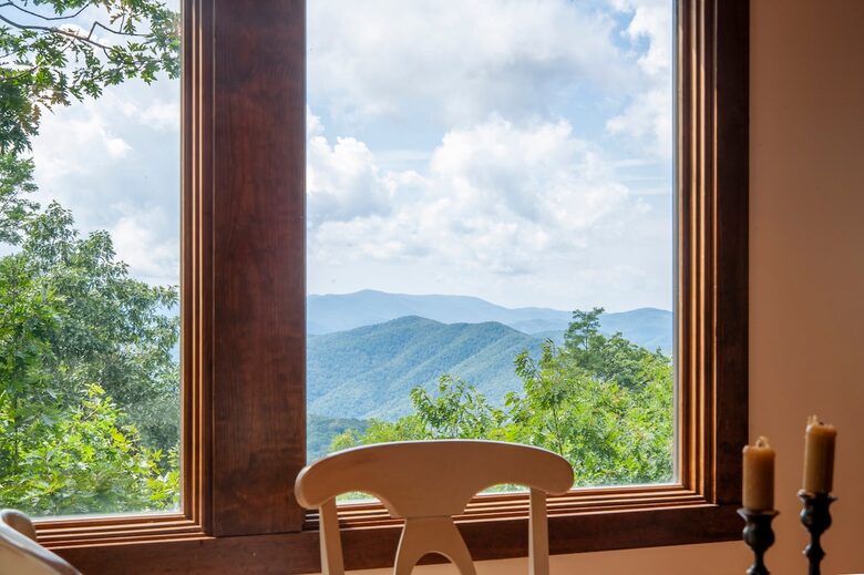 Three Ridges View Cabin - Wintergreen Resort, Virginia