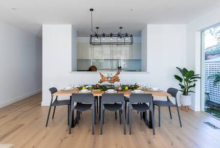Designer Living Steps from Chapel Street - South Yarra, Australia