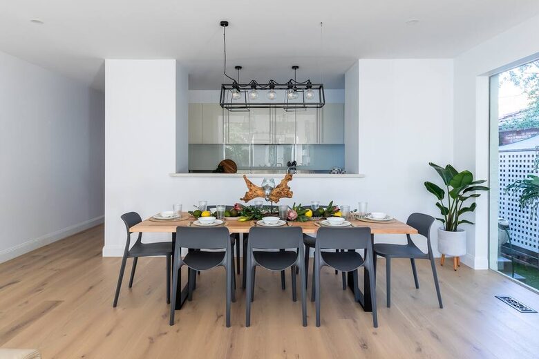 Designer Living Steps from Chapel Street - South Yarra, Australia