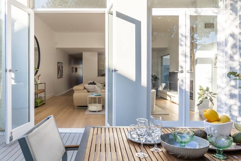 Designer Living Steps from Chapel Street - South Yarra, Australia
