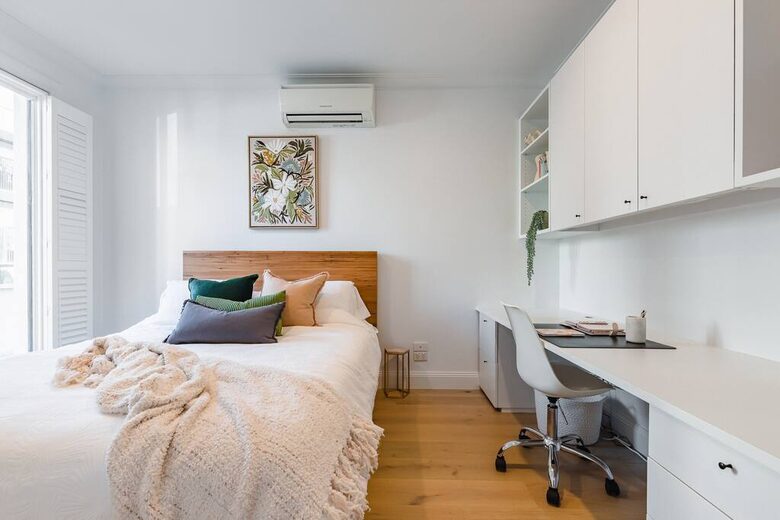 Designer Living Steps from Chapel Street - South Yarra, Australia