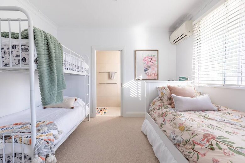Designer Living Steps from Chapel Street - South Yarra, Australia