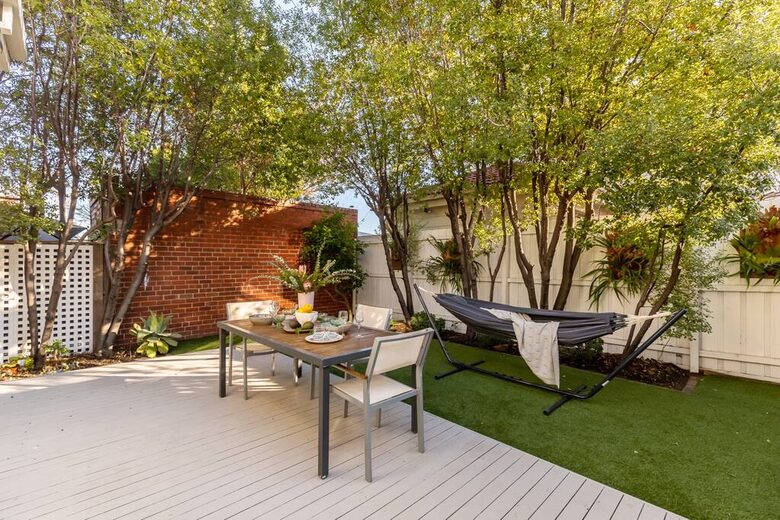 Designer Living Steps from Chapel Street - South Yarra, Australia