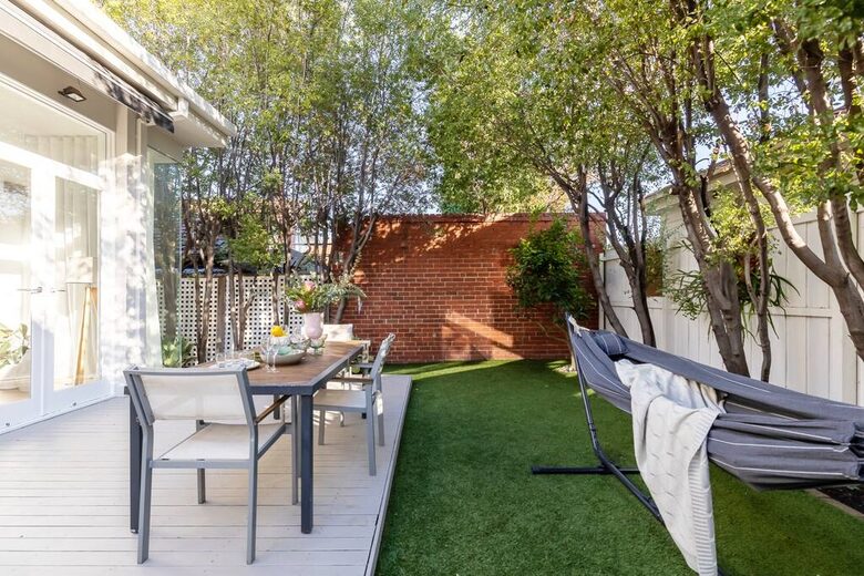 Designer Living Steps from Chapel Street - South Yarra, Australia