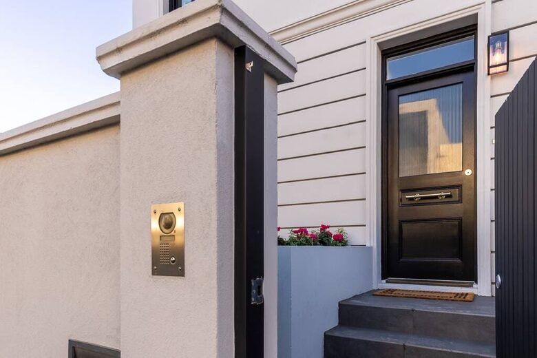 Designer Living Steps from Chapel Street - South Yarra, Australia