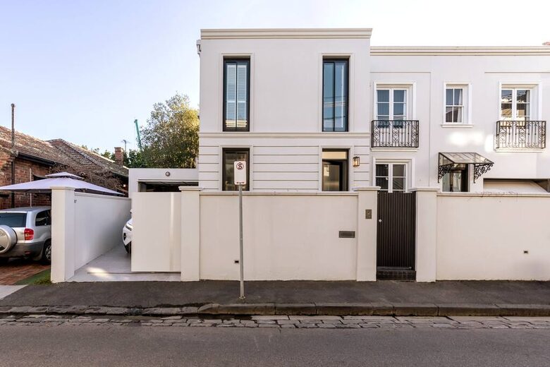 Designer Living Steps from Chapel Street - South Yarra, Australia