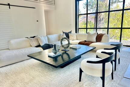 Vineyard Views and Architectural Elegance in Napa Valley - St. Helena, California