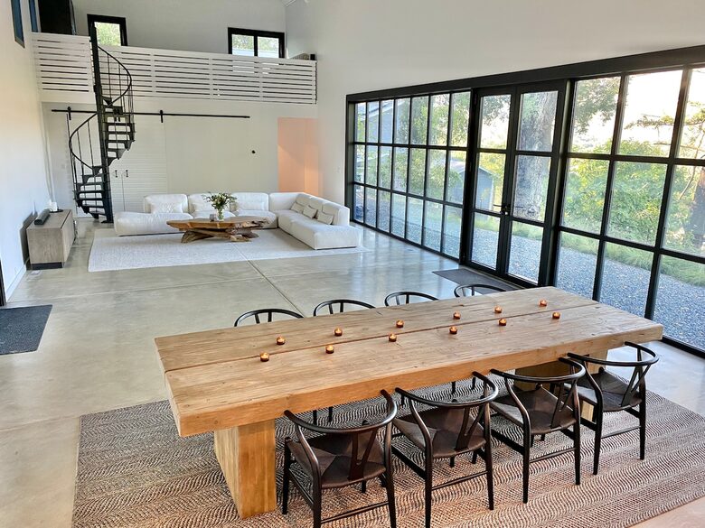Vineyard Views and Architectural Elegance in Napa Valley - St. Helena, California