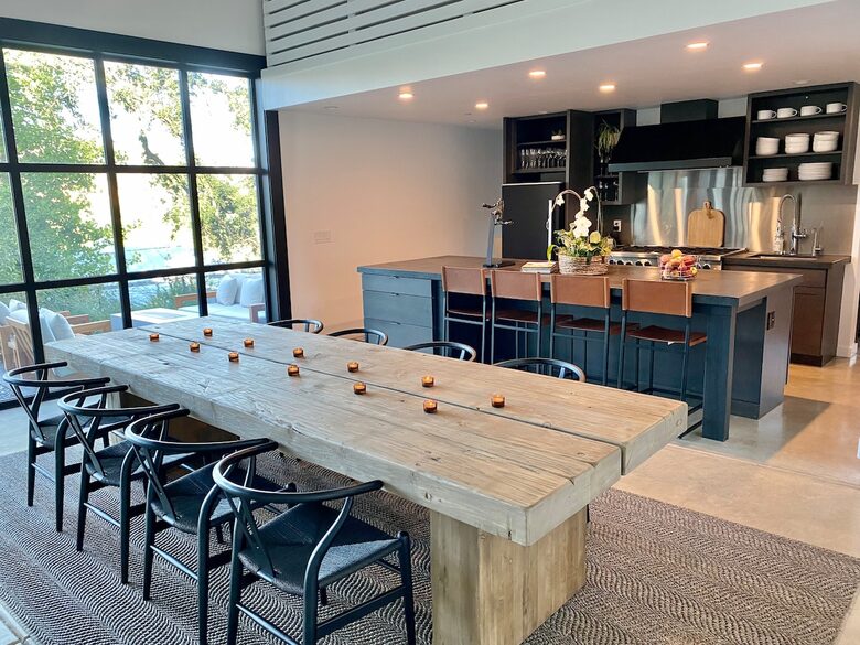 Vineyard Views and Architectural Elegance in Napa Valley - St. Helena, California