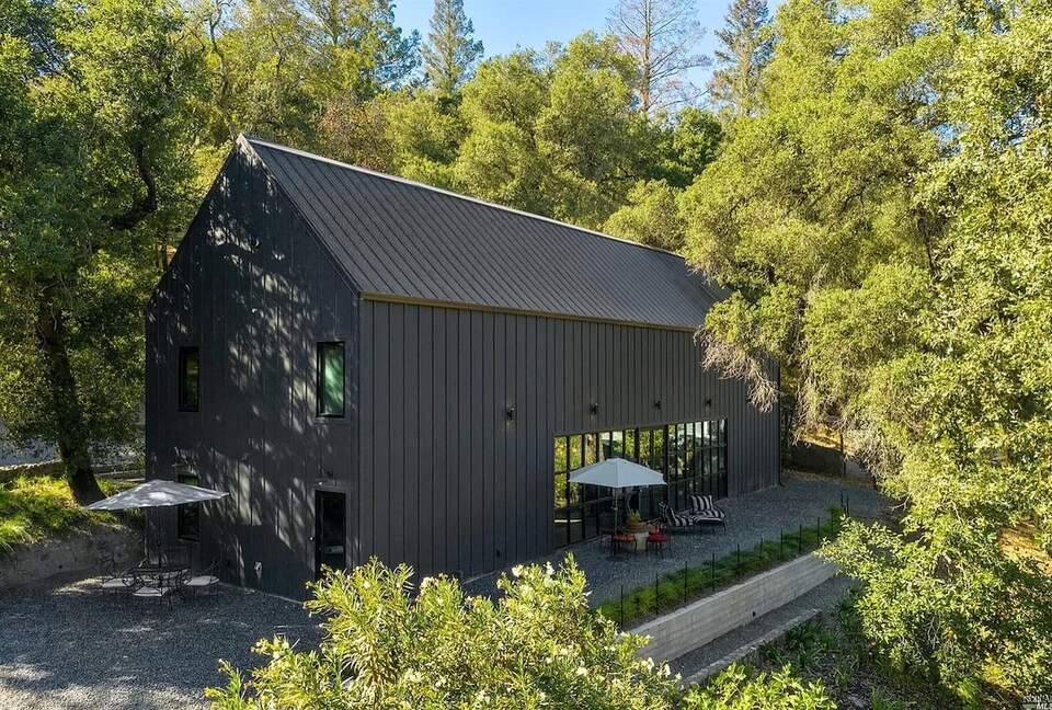 Vineyard Views and Architectural Elegance in Napa Valley - St. Helena, California