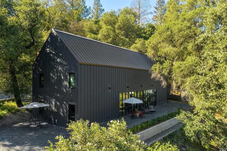 Vineyard Views and Architectural Elegance in Napa Valley - St. Helena, California