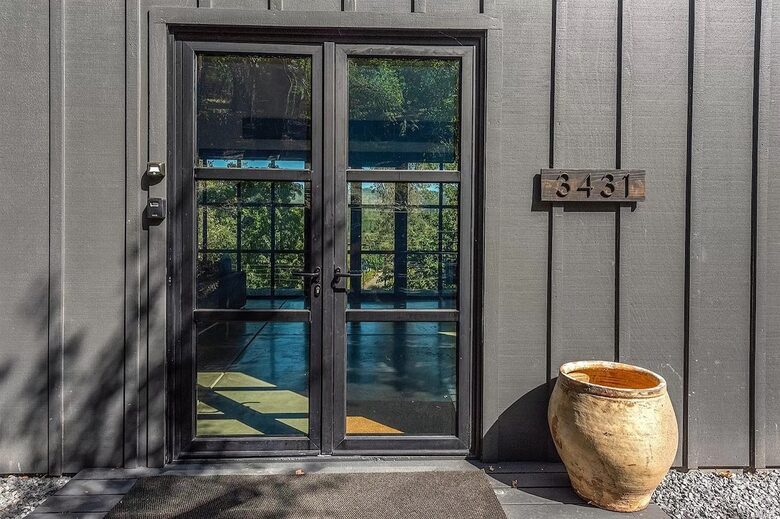 Vineyard Views and Architectural Elegance in Napa Valley - St. Helena, California
