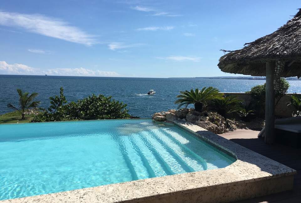 House in the city with an oceanfront swimming pool - Santo Domingo Este, Dominican Republic