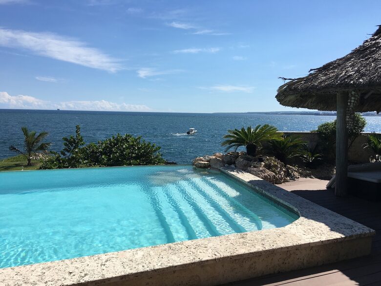 House in the city with an oceanfront swimming pool - Santo Domingo Este, Dominican Republic