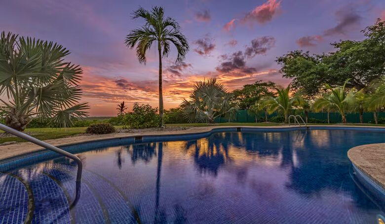 Elevated Elegance in the Costa Rican Canopy - Playa grande, Costa Rica
