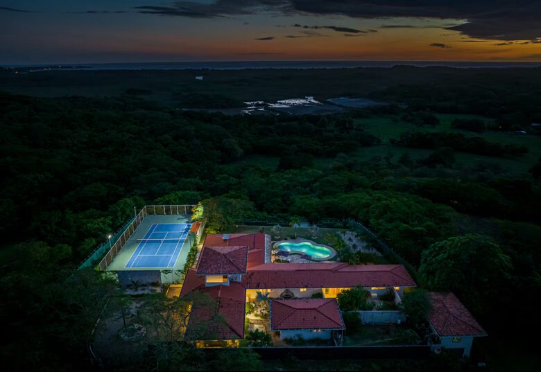 Elevated Elegance in the Costa Rican Canopy - Playa grande, Costa Rica