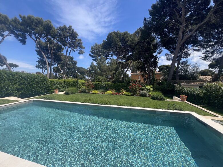 Elegant Mediterranean Retreat in Prestigious Cap d’Antibes - Cap d'Antibes, France