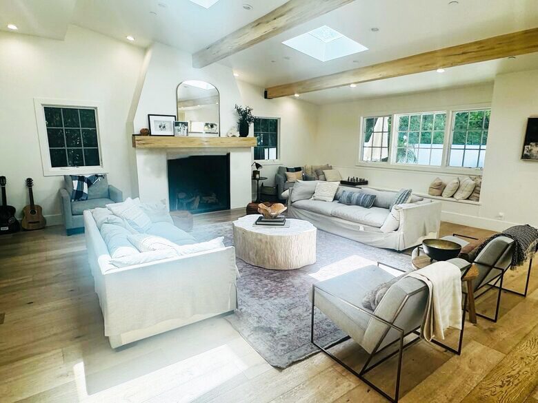 Elegant Haven in Brentwood Hills - Los Angeles, California