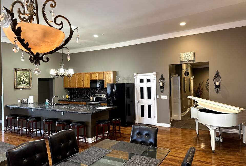 Historic Elegance in the Heart of Downtown - Kokomo, Indiana