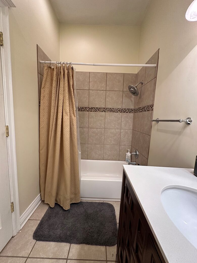 Queen Bedroom's Bath