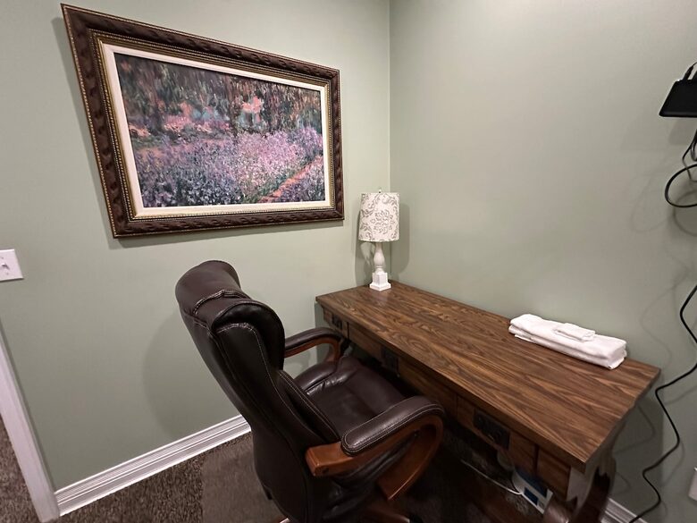 Queen Bedrooms Work Station