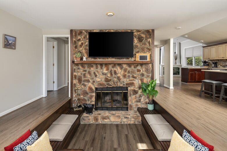Refined Lakefront Escape in a Peaceful Cove - Locust Grove, Virginia