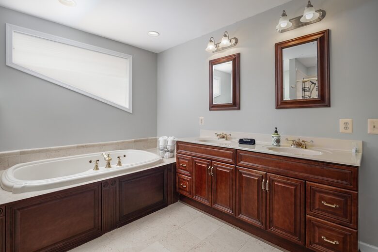 Refined Lakefront Escape in a Peaceful Cove - Locust Grove, Virginia