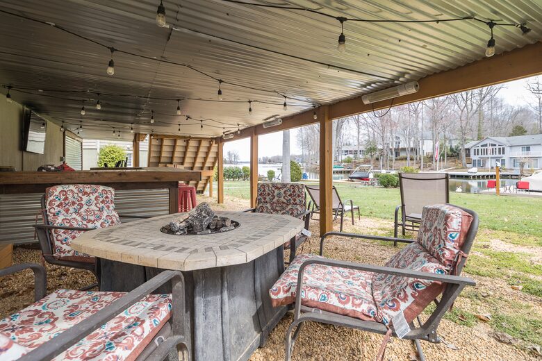 Refined Lakefront Escape in a Peaceful Cove - Locust Grove, Virginia