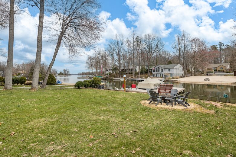 Refined Lakefront Escape in a Peaceful Cove - Locust Grove, Virginia