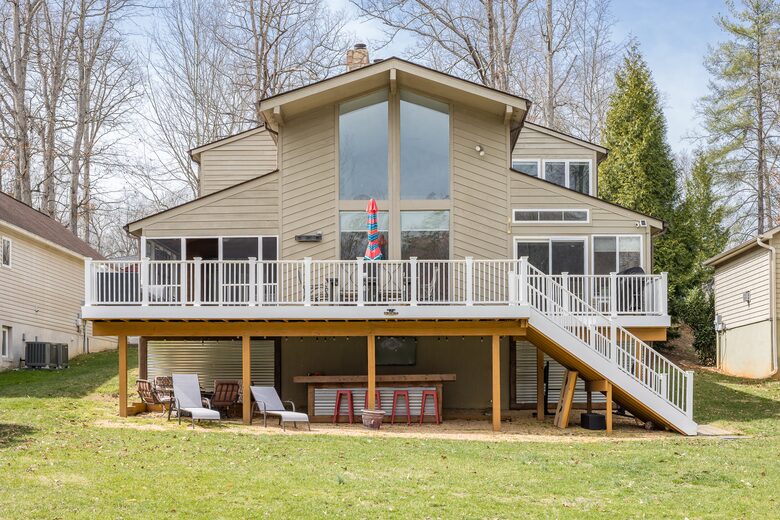 Refined Lakefront Escape in a Peaceful Cove - Locust Grove, Virginia