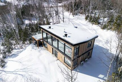 Elegant Riverfront Escape with Panoramic St. Lawrence Views - Les Éboulements, Canada