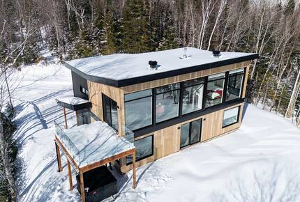 Elegant Riverfront Escape with Panoramic St. Lawrence Views - Les Éboulements, Canada