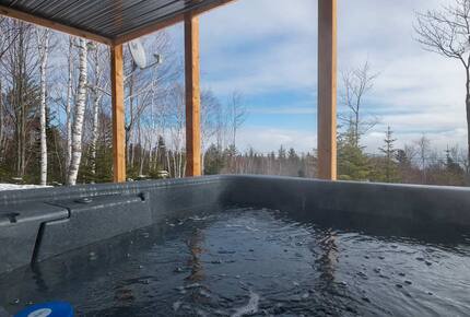 Elegant Riverfront Escape with Panoramic St. Lawrence Views - Les Éboulements, Canada