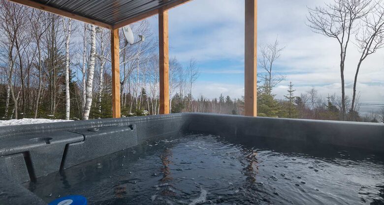 Elegant Riverfront Escape with Panoramic St. Lawrence Views - Les Éboulements, Canada