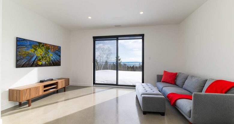 Elegant Riverfront Escape with Panoramic St. Lawrence Views - Les Éboulements, Canada