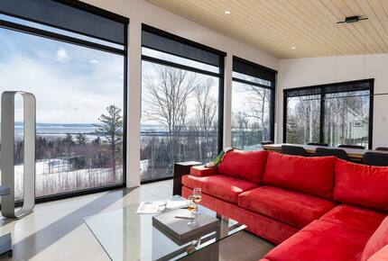 Elegant Riverfront Escape with Panoramic St. Lawrence Views - Les Éboulements, Canada