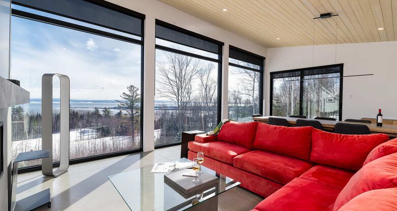 Elegant Riverfront Escape with Panoramic St. Lawrence Views - Les Éboulements, Canada