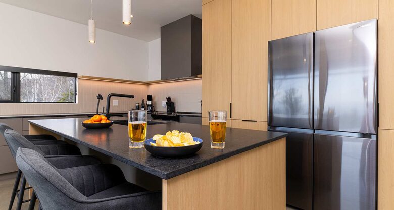Elegant Riverfront Escape with Panoramic St. Lawrence Views - Les Éboulements, Canada